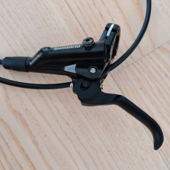 Тормоз дисковый SHIMANO MT MT501, BL(левый)/BR-MT500(передний), полимерные колодки, 1000мм, черный